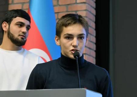 Fərid Qayıbov beynəlxalq yarışlarda uğurlu çıxış etmiş idmançılarla görüşüb