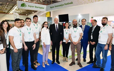 Президент и первая леди ознакомились с XVI выставкой Caspian Agro и XXVIII выставкой InterFood Azerbaijan