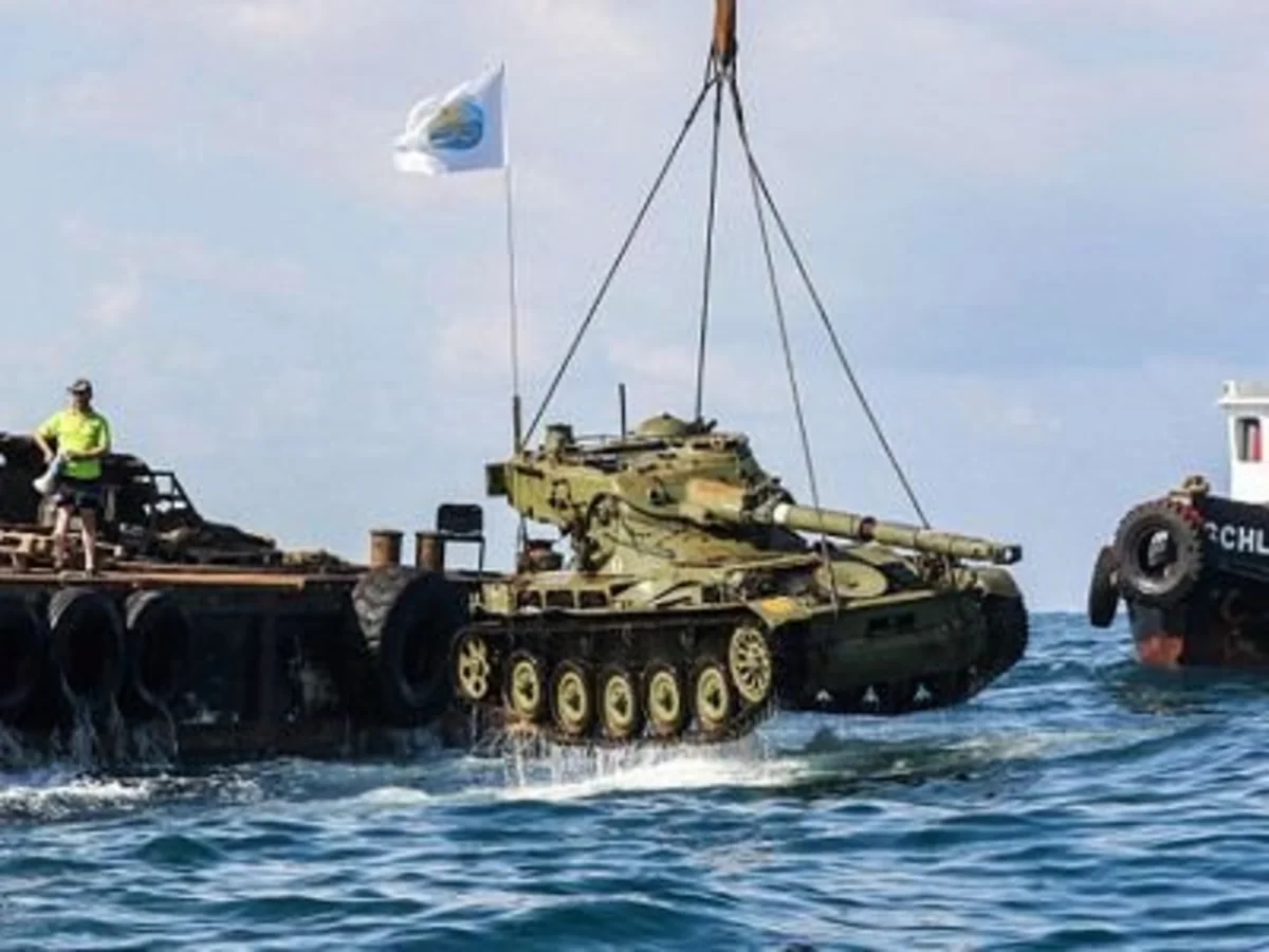 В Средиземном море утопили танки, чтоб защитить рыб