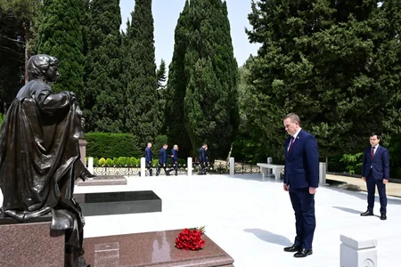 Belarusun Baş naziri Fəxri xiyabanı ziyarət edib