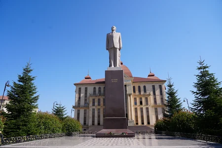 Ədliyyə naziri Fərid Əhmədov Qubada vətəndaşları qəbul edib