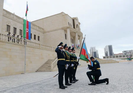 Gənc sərhədçilər and içib