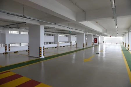 Bakının 8-ci Kilometr qəsəbəsində çoxmərtəbəli avtomobil dayanacağı istifadəyə verilib