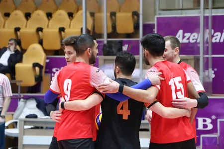 Azərbaycan çempionatının oyunları sükutla başlayıb, voleybolçular meydana qara sarğı ilə çıxıblar