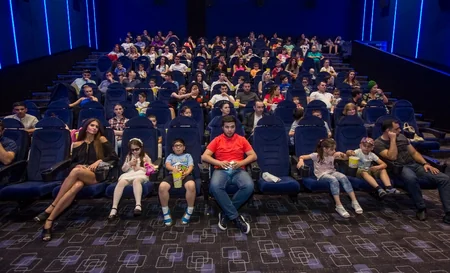 В кинотеатре CinemaPlus Ganjlik Mall прошла презентация Спарка - ВИДЕО