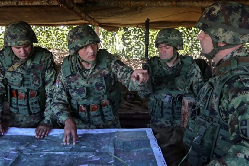 Президент Сербии привел армию в полную боеготовность