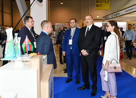 Президент и первая леди ознакомились с XVI выставкой Caspian Agro и XXVIII выставкой InterFood Azerbaijan