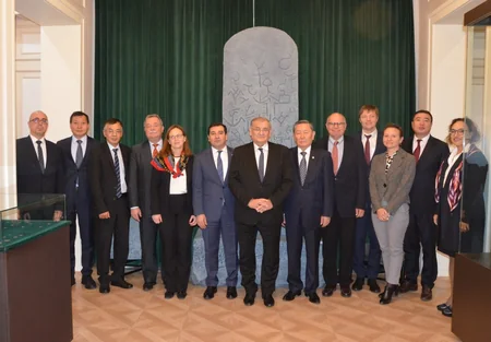Macarıstan Parlamentinin vitse-spikeri Beynəlxalq Türk Akademiyasını ziyarət edib