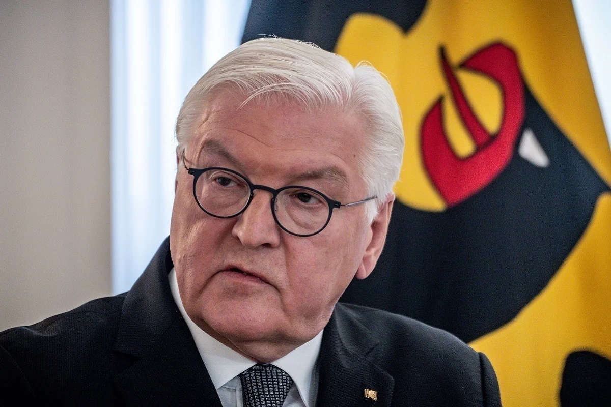 Almaniya Prezidenti üç naziri vəzifəsindən azad edib