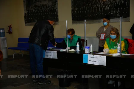 Tbilisi sakinləri mer seçir – FOTOREPORTAJ