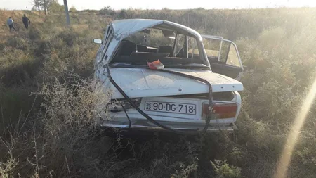 Kürdəmirdə avtomobil aşıb,  sürücü xəsarət alıb - FOTO - VİDEO - ƏLAVƏ OLUNUB