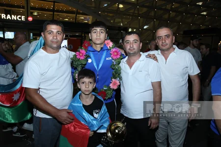 Dünya çempionatında uğurlu çıxış edən Azərbaycanın yunan-Roma güləşçiləri Vətənə qayıdıblar