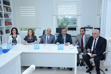 Əbülfəs Qarayev Gəncədə vətəndaşları qəbul edib