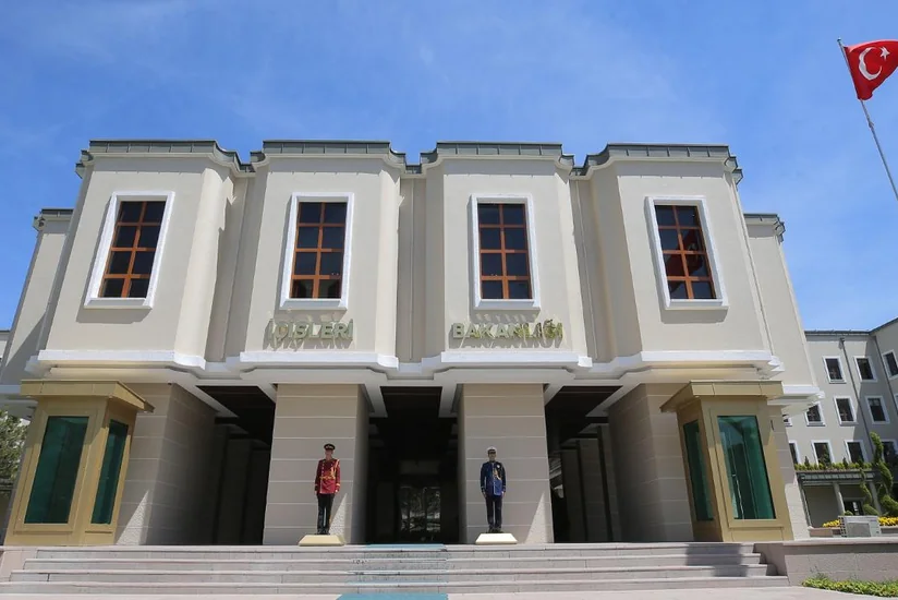 Türkiyədə 2 bələdiyyə sədri vəzifəsindən uzaqlaşdırılıb, terrorçuluqda ittiham olunurlar