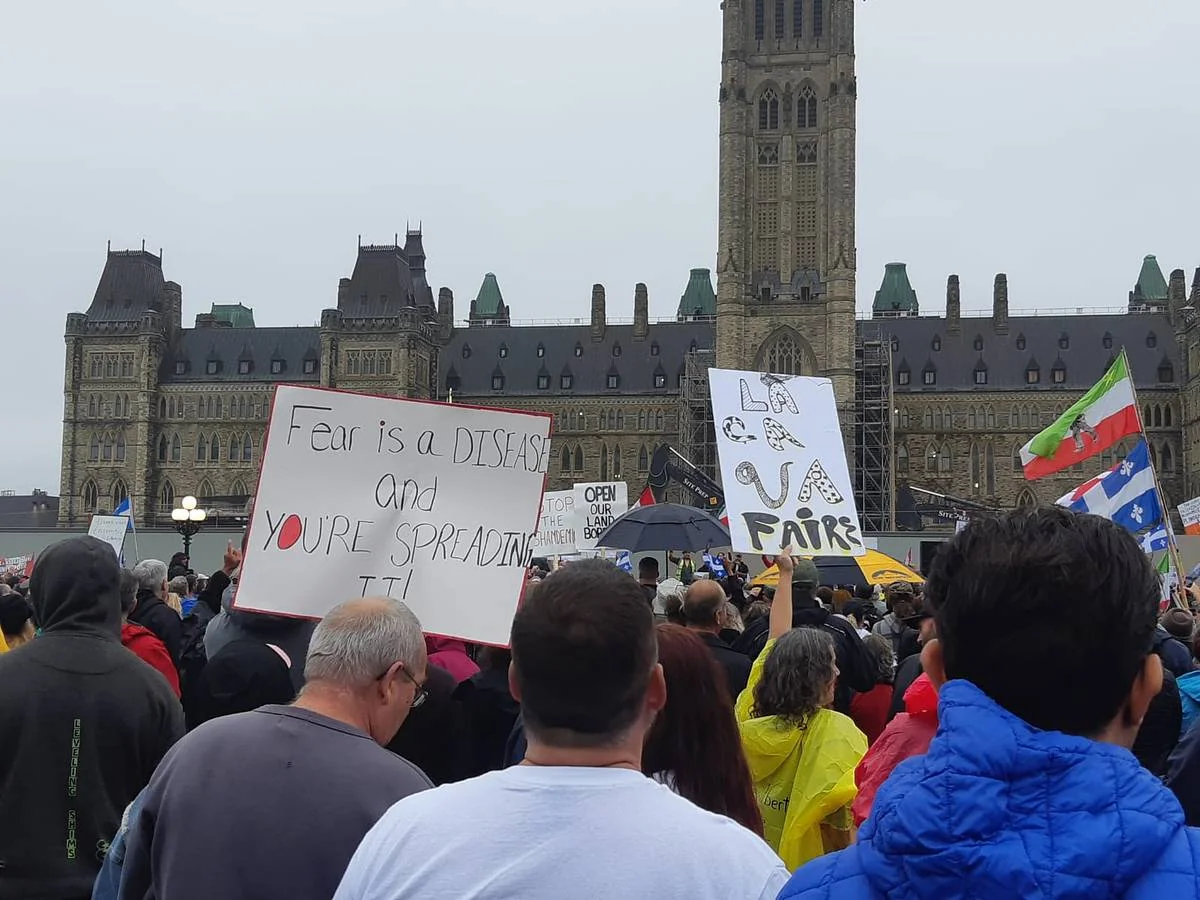  В Оттаве проходит акция протеста против коронавирусных ограничений