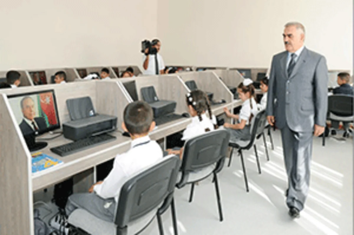 ​Naxçıvandakı orta məktəblərdə kompüterlərin 85,6 faizi internetə qoşulub