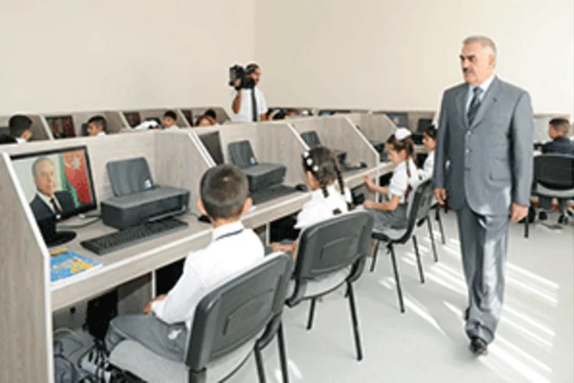 ​Naxçıvandakı orta məktəblərdə kompüterlərin 85,6 faizi internetə qoşulub