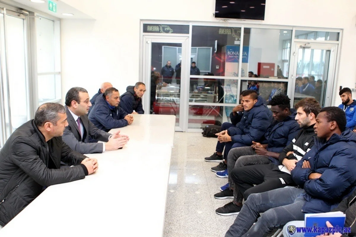 Kəpəzin yeni baş məşqçisi futbolçulara təqdim olunub