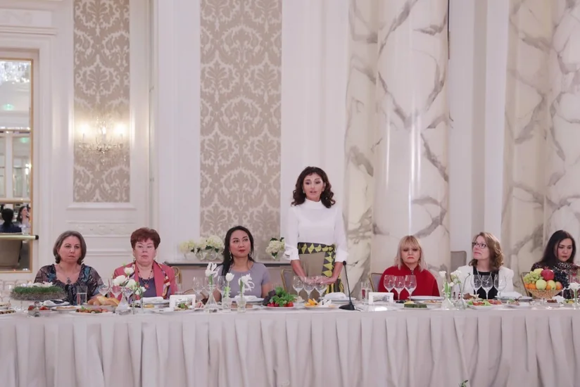 Mehriban Əliyeva diplomatik missiya rəhbərlərinin həyat yoldaşları ilə görüşüb