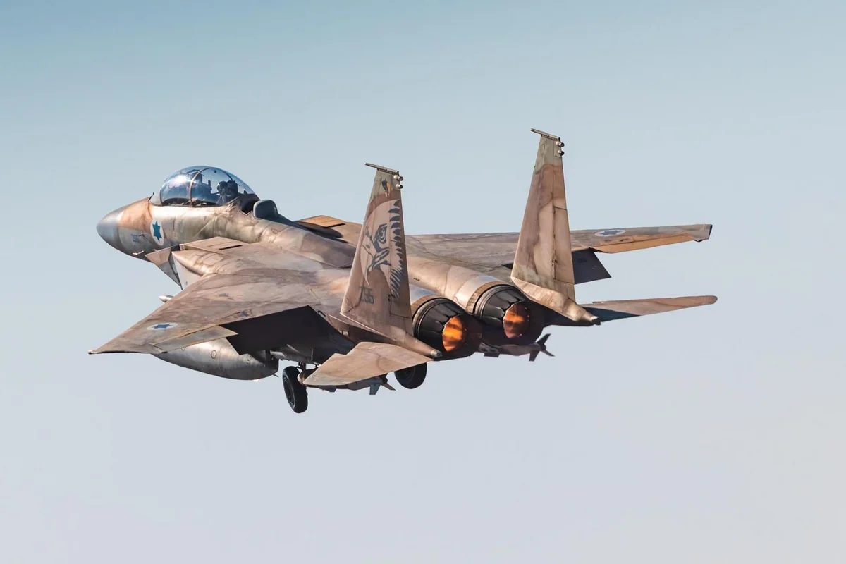 İsrailin 20 qırıcısı Yəməndə husilərin hədəflərinə hücum edib