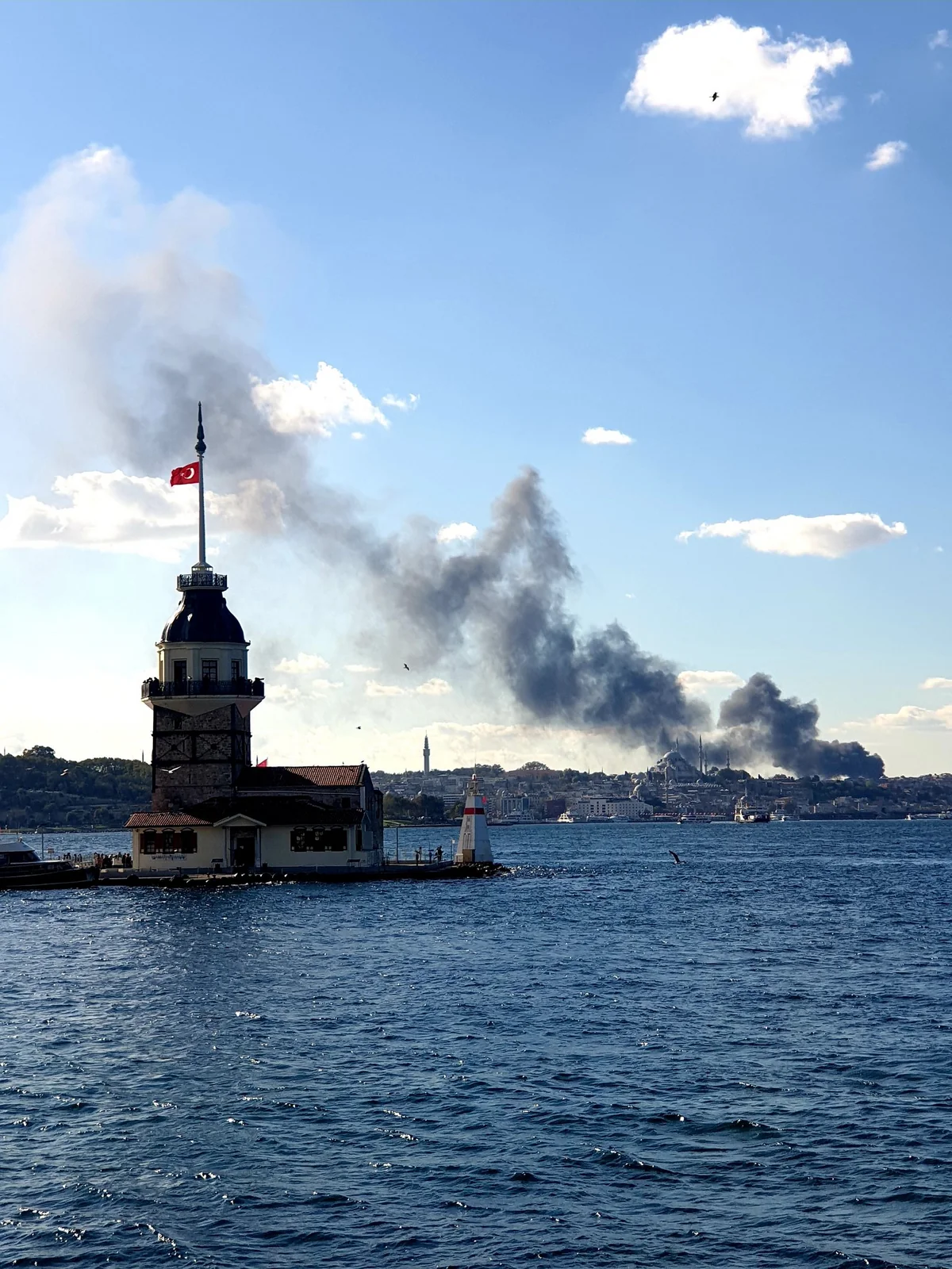 İstanbulda böyük xəstəxana yanır
