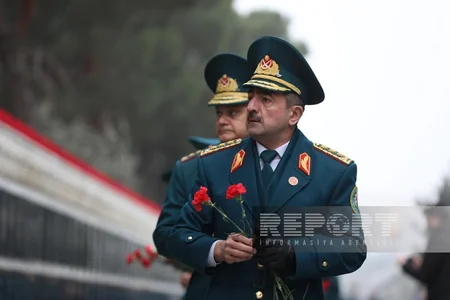 DSX-nin rəhbər heyəti Şəhidlər xiyabanını ziyarət edib