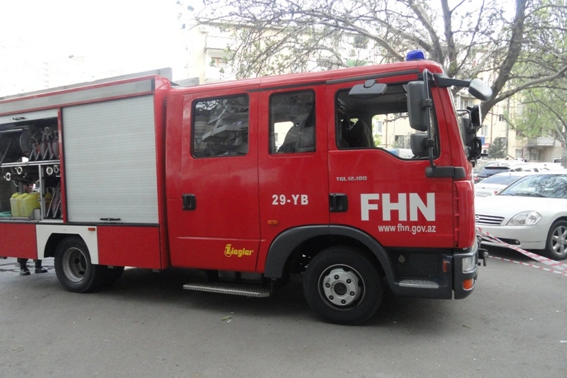 В Низаминском районе Баку горит общежитие