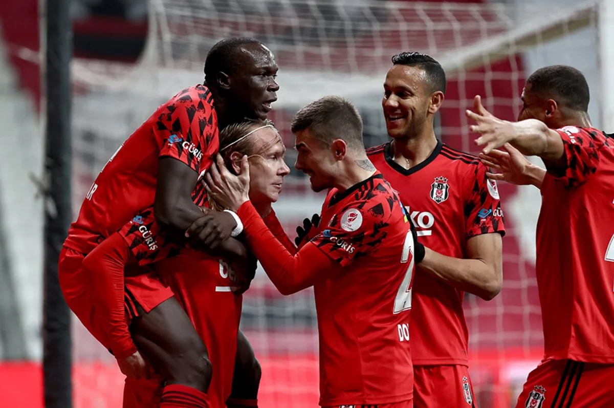 Türkiyə kuboku: Beşiktaş 10 ildən sonra finala vəsiqə qazandı