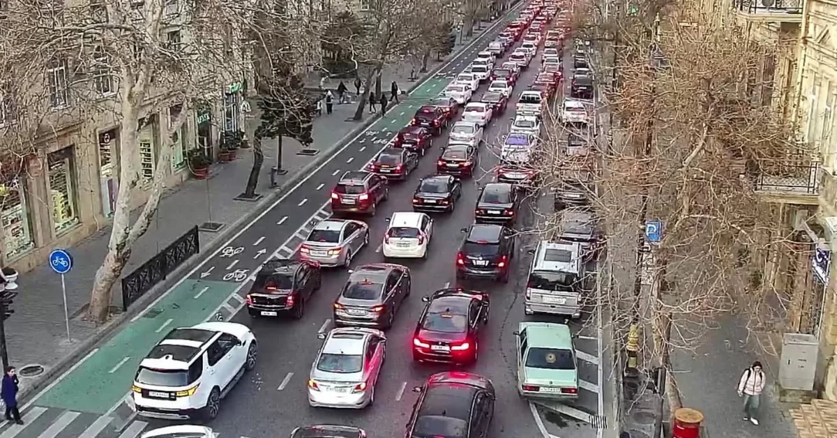 Bakının bir sıra yollarında tıxac müşahidə olunur