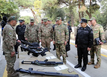 Özbəkistanın müdafiə naziri Azərbaycanda hərbi hissələri ziyarət edib
