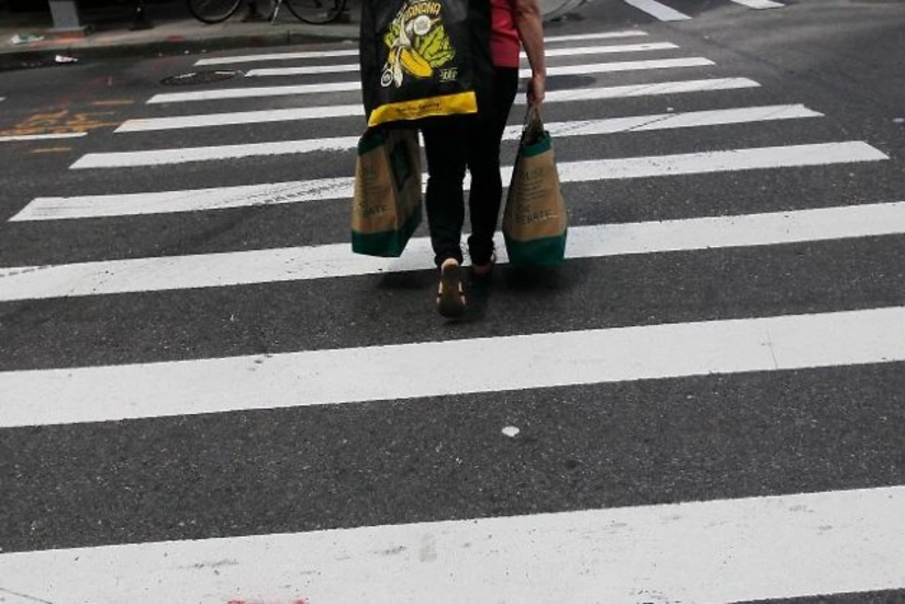 Bakıda maşın yolu keçən qadını vuraraq öldürüb