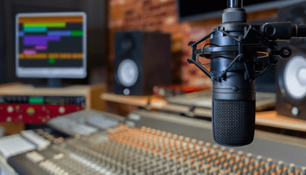 Azerbaijan ends document acceptance for competition to open new radio