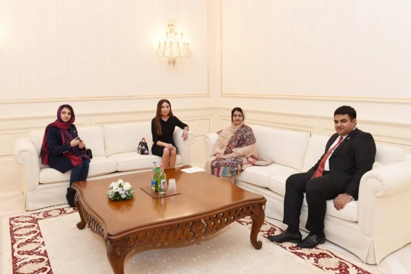 ​Mehriban Əliyeva Pakistanın birinci xanımı ilə görüşüb
