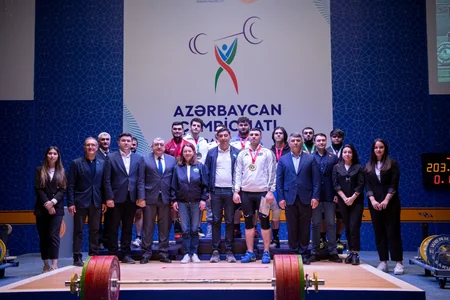 Dadaş Dadaşbəyli Azərbaycan çempionatında üç rekorda imza atıb