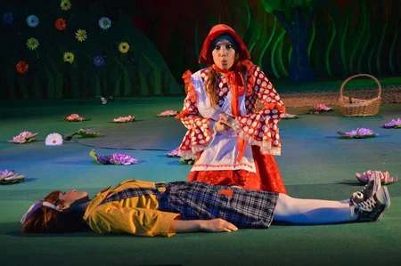 Gənc Tamaşaçılar Teatrının aktyorları Beynəlxalq Yay Teatr Məktəbində təcrübə keçirlər
