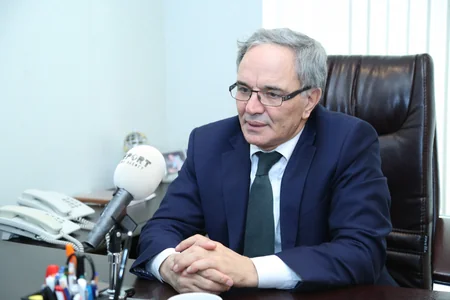 Əflatun Amaşov: “İstərdik ki, saytlarda çalışan yaradıcı əməkdaşlar ədəbi dil üzrə attestasiyadan keçsinlər” - MÜSAHİBƏ