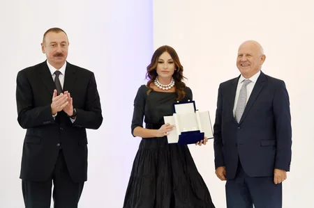İlham Əliyev və Mehriban Əliyevaya Avropa Olimpiya Komitələrinin xüsusi mükafatları təqdim edilib - YENİLƏNİB