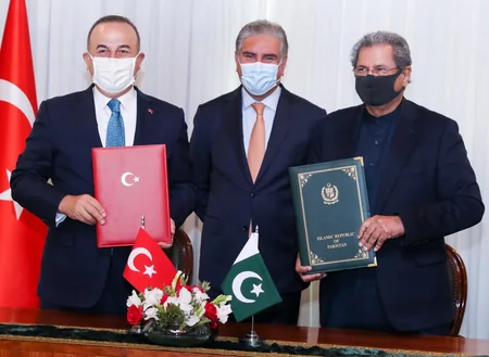 Turkey, Pakistan sign important document on education