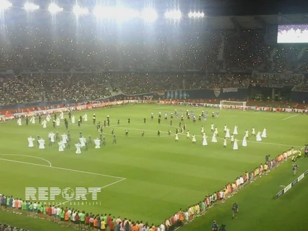 Azərbaycan bayraqları ilə əhatələnmiş stadion və unudulmaz Super Kubok matçı - REPORTAJ