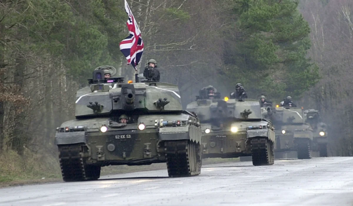 Britaniya Polşaya tanklar yerləşdirir