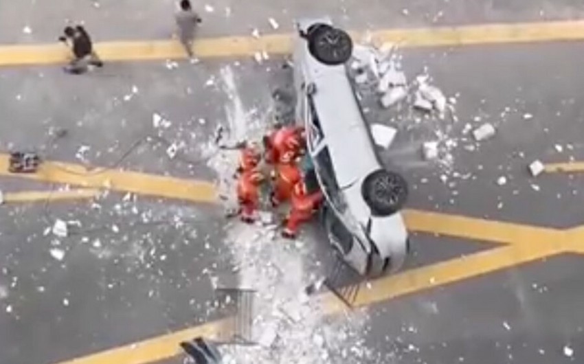 2 dead after Nio car falls from third floor of headquarters building in Shanghai 