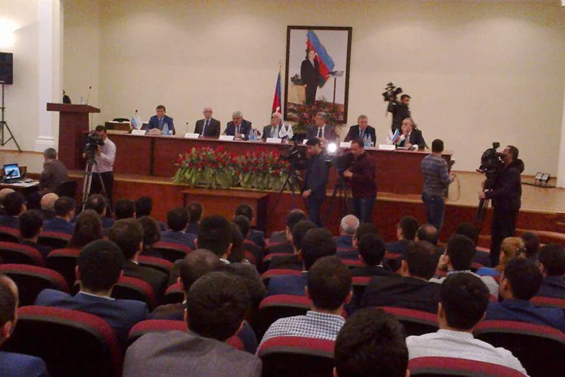 ​SOCAR prezidenti Rövnəq Abdullayev gənclərlə görüşüb