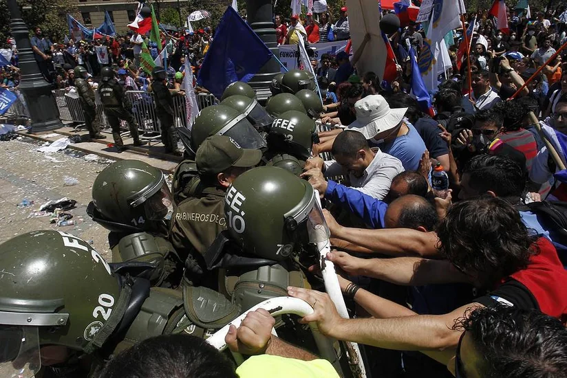 Çilidəki etirazlar zamanı xəsarət alanların sayı 500 nəfəri ötüb