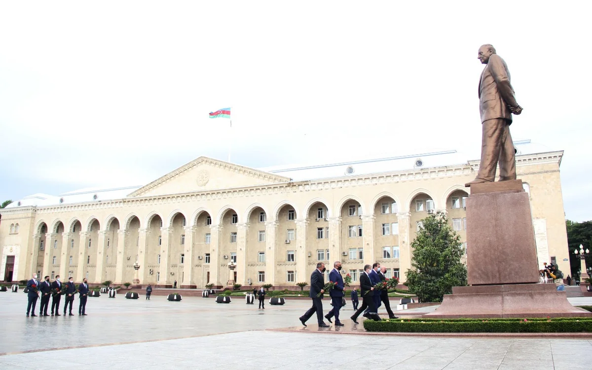 Gəncədə Heydər Əliyevin anadan olmasının 98-ci ildönümü qeyd edilib