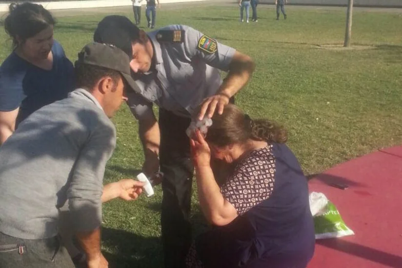 Bakıda polislər parkda səhhəti pisləşən qadına tibbi yardım göstərib - FOTO