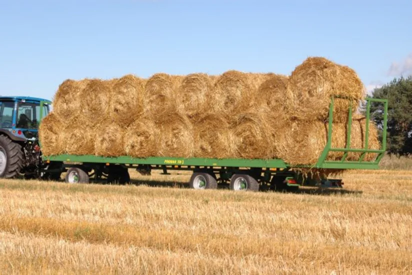 ​Ağsuda traktor qoşqusu və ona yüklənmiş ot tayası yanıb