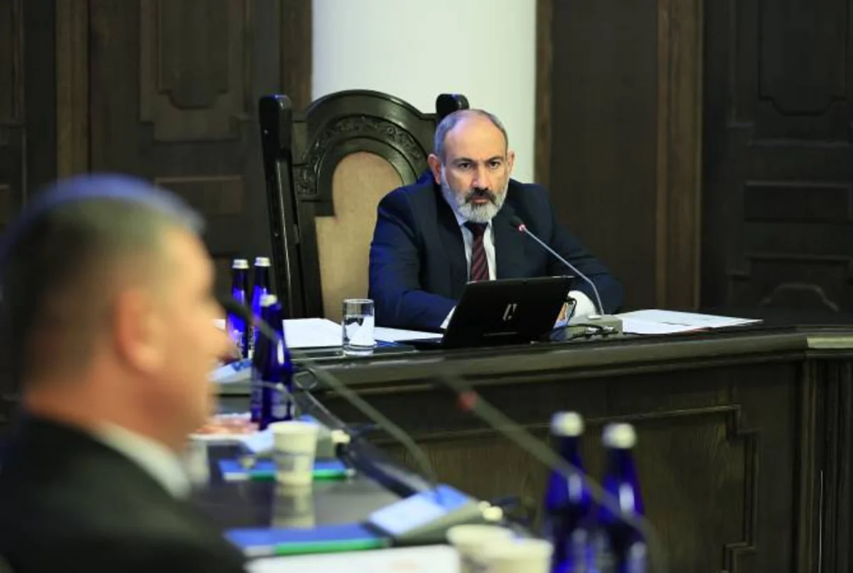 Paşinyanın orduda “islahatı” - yaşlı “könüllülərin” ümidinə qalan hökumət - ŞƏRH