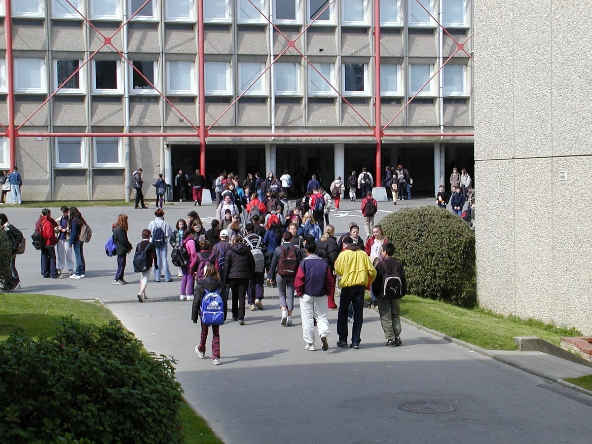 Bu gün tətil səbəbindən Parisin 177 məktəbi bağlı olacaq