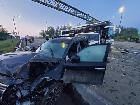 Во Владимирской области РФ три человека погибли в ДТП с автобусом