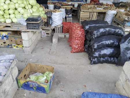 Kürdəmirdə bazarda sanitar qaydaların kobud şəkildə pozulması aşkarlanıb